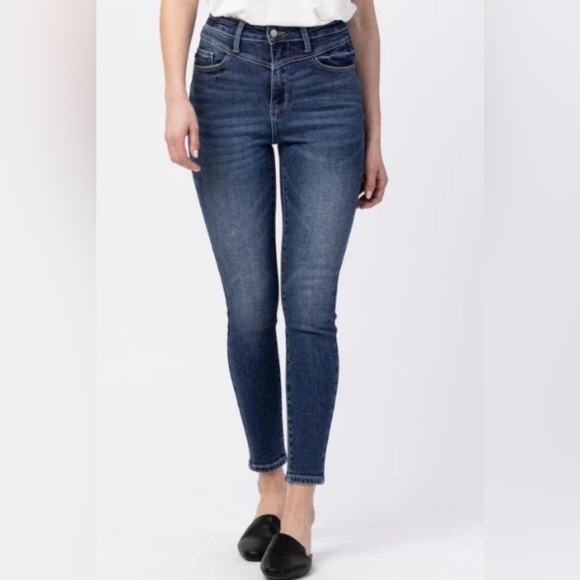 Judy Blue | High Rise | Front Yoke Skinny Dark Wash Jeans | Womens size 15/32 - Picture 1 of 10